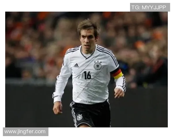 德国足球明星拉姆的辉煌职业生涯与对足球的深远影响分析