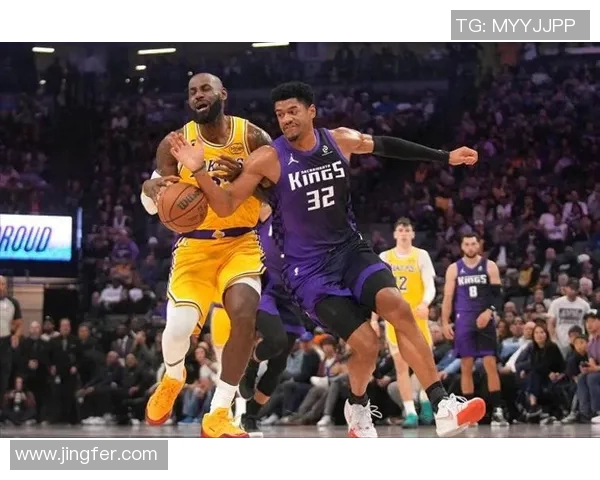 足球明星亲临现场观看湖人比赛展现体育精神与激情碰撞